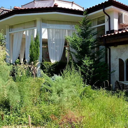 Apartcomplex Esteban * نيسيبار