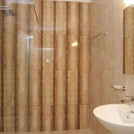 Apartcomplex Esteban شقة فندقية *