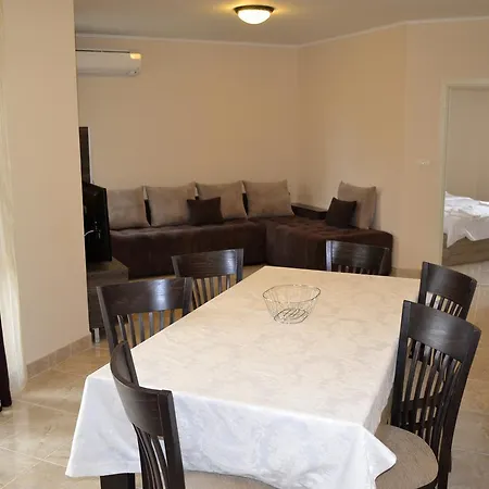Apartcomplex Esteban شقة فندقية