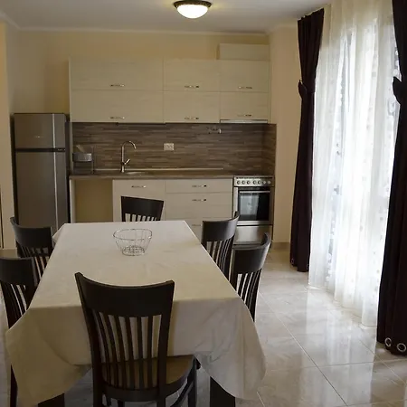 Apartcomplex Esteban * نيسيبار